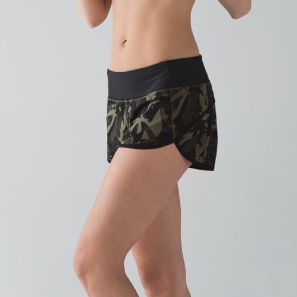 Lululemon Speed Short *4-way Stretch 2.5" Pop Cut Fatigue Green Black / Black